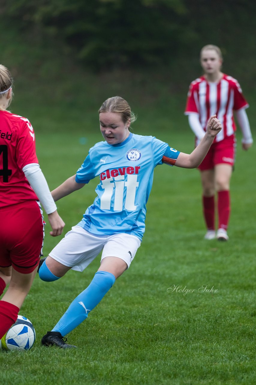 Bild 109 - wBJ TuS Tensfeld - SV Fortuna St. Juergen